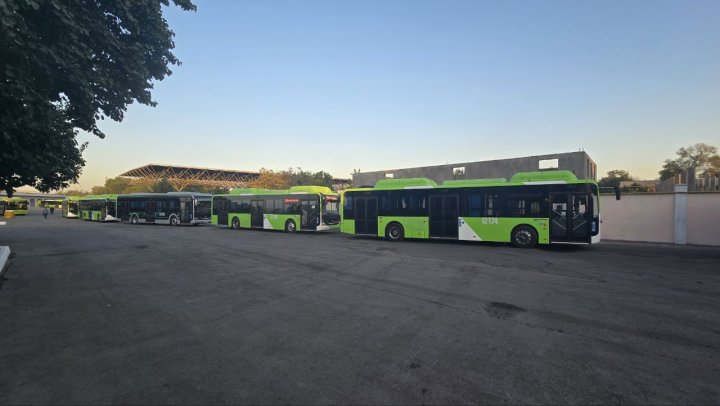 Министр транспорта Узбекистана проверил автобусные парки в первый день учебного года