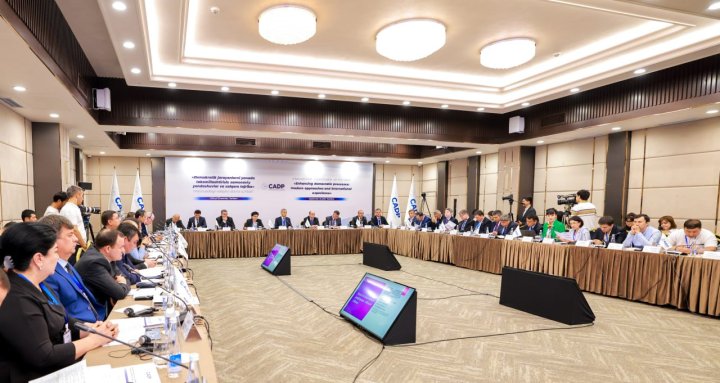 Обсуждено совершенствование демократических процессов