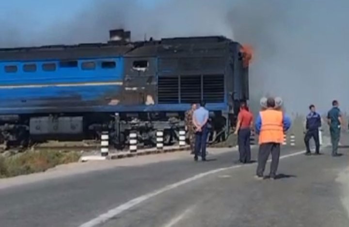 Пассажирский поезд загорелся на полпути в Нукус