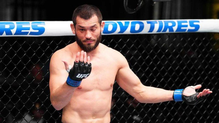 Узбекский боец ММА Махмуд Муродов провел бой против англичанина