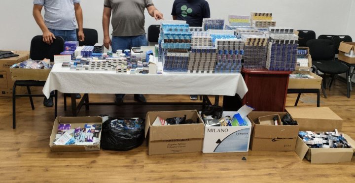 В Фергане из магазина изъяли тысячи упаковок контрабандных товаров