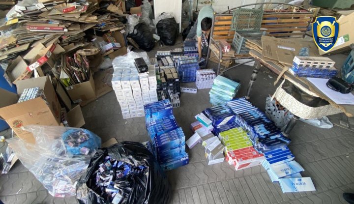 В одном из магазинов Ангрена изъяли почти 5 тыс. упаковок контрабандного товара