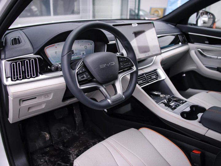 В Узбекистане объяснили, почему важно покупать автомобили BYD у официальных дилерских центров