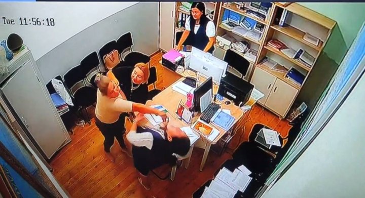 Учительница школы №188 Чиланзарского района продолжила избивать людей и была арестована