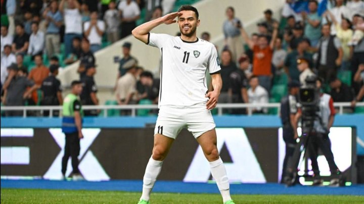 Узбекский футболист Остон Урунов получил травму в матче чемпионата Ирана