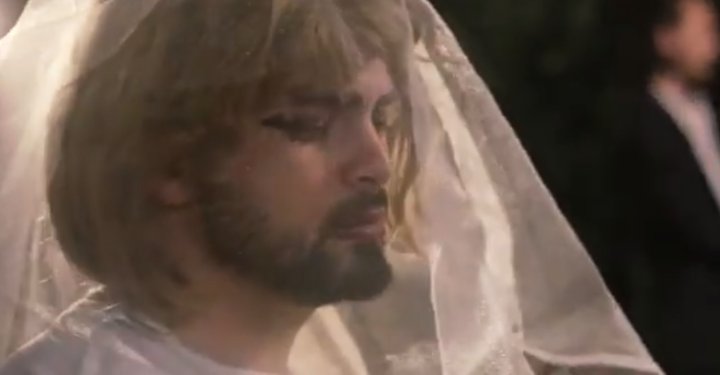 В Ташкенте председатель махалли обратился в суд из-за юмористического клипа блогеров - видео