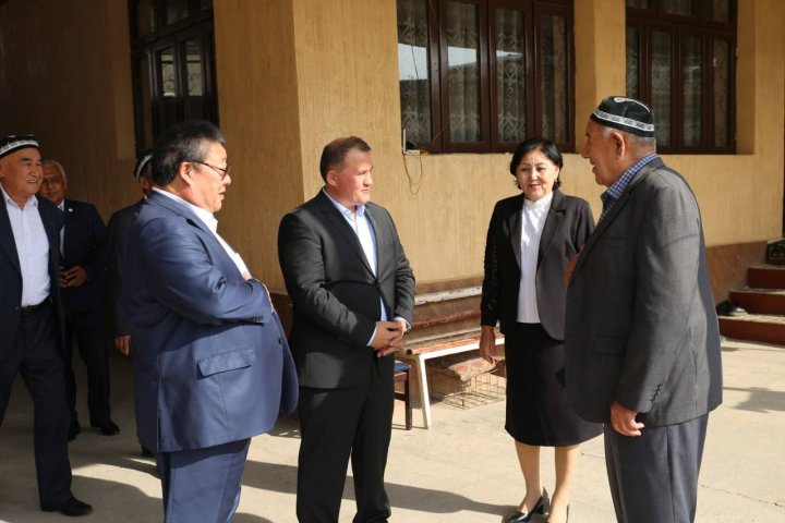 Жители Нурафшана отметили роль УзЛиДеП в стабильном развитии страны