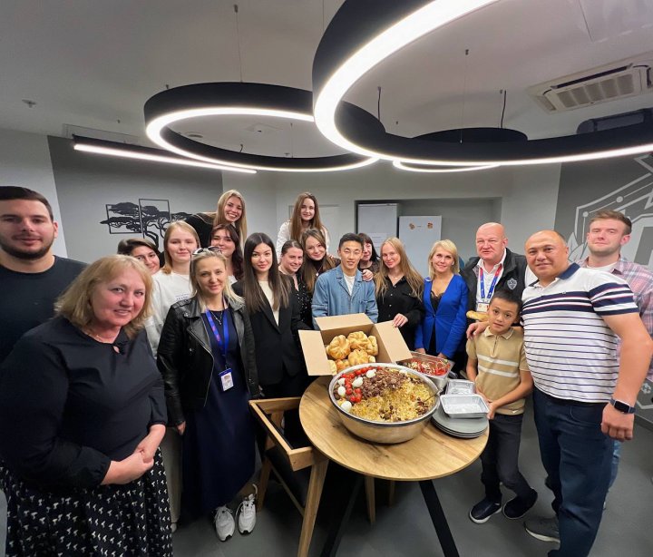 Узбекский футболист Аббосбек Файзуллаев привез в ЦСКА 30 кг плова