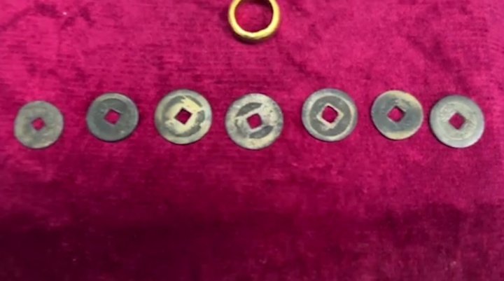 В Ташкенте пресечена попытка контрабанды старинных монет и золота