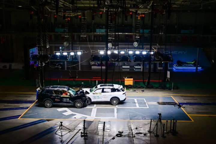 Краш-тест автомобилей Chery Tiggo 9 в рамках международного саммита Chery 2024