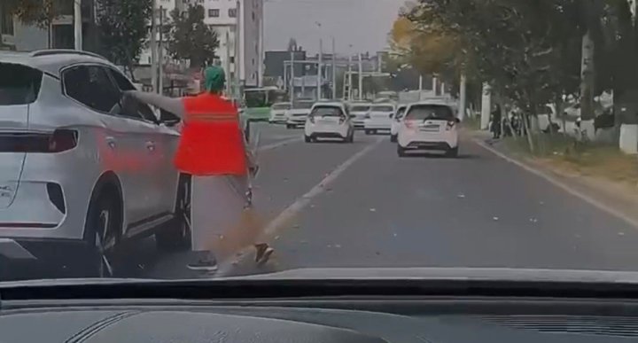 В Ташкенте попрошайки придумали новый способ вымогательства денег