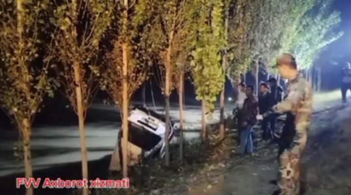 В Ферганской области водитель автомобиля «Damas» не справился с управлением и вылетел в канал