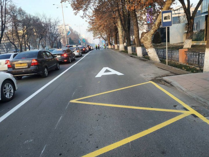 В Узбекистане ужесточили правила движения по выделенным полосам