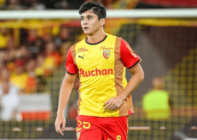 «Ньюкасл» и «Эвертон» следят за узбекским защитником Абдукодиром Хусановым