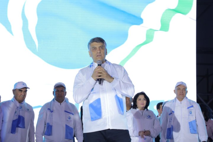 Партия «Миллий тикланиш» предложила наказывать чиновников за неиспользование узбекского языка