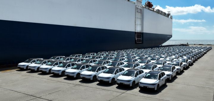 ЕС вводит повышенные пошлины на электромобили из Китая
