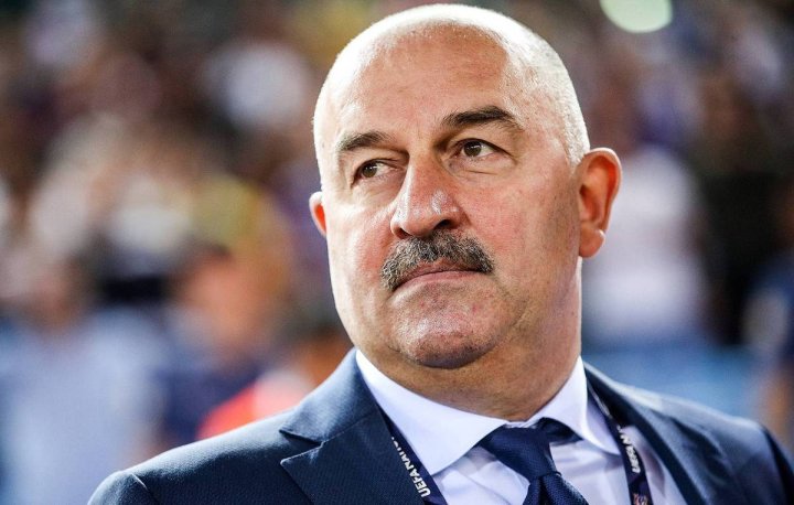 Российский тренер Черчесов оштрафован за неуважение к казахскому языку