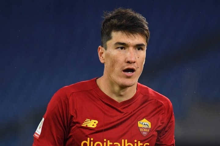 Узбекский футболист Элдор Шомуродов продлит контракт с «Ромой»