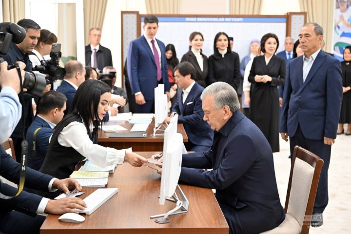 Президент Узбекистана проголосовал на выборах депутатов