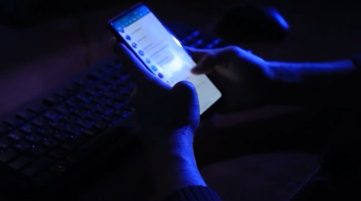 Интернет-мошенник из Маргилана присвоил 7 777 000 сумов с банковской карты своей жертвы