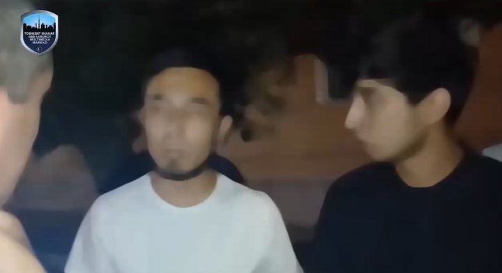 В Мирабадском районе задержали наркоманов, один из них еле держался на ногах - видео