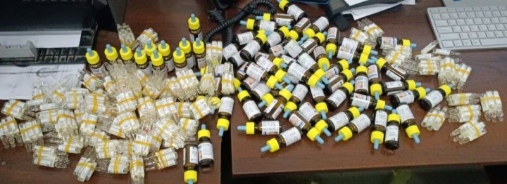 В Ташкентской области двое граждан под одеждой спрятали от таможни лекарственные препараты на 15 млн сумов