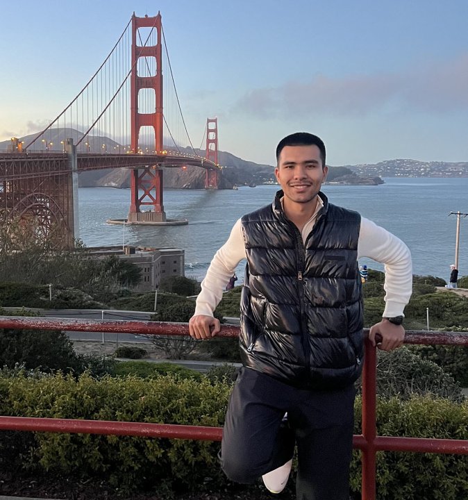 Хожиакбар Муминов: Путь молодого новатора в мире цифрового бизнеса