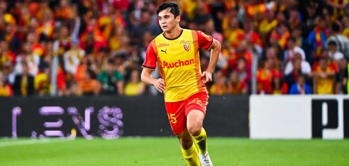 Известный футбольный портал признал узбекского защитника лучшим в чемпионатах Европы