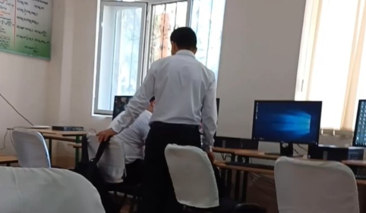 В Ташкенте в Академическом лицее имени С.Х.Сирожиддинова учитель ударил ученика - видео
