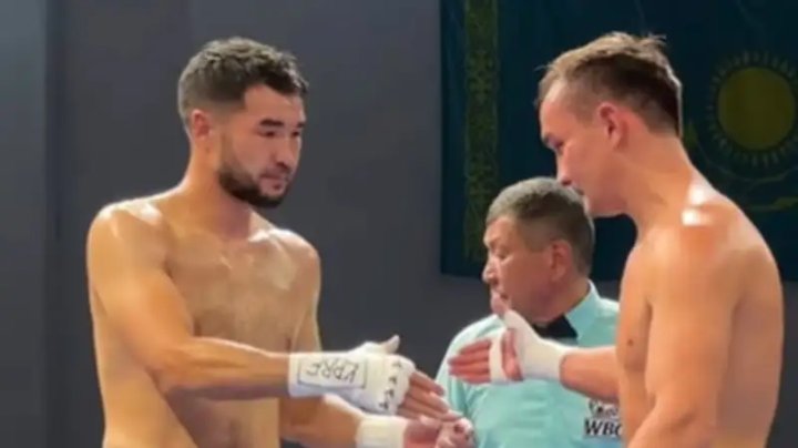 Бой узбекского и казахского боксёров завершился потрясением и отказом драться