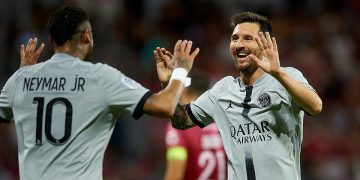 Узбекский футболист может оказаться в клубе, в котором играли Месси и Неймар