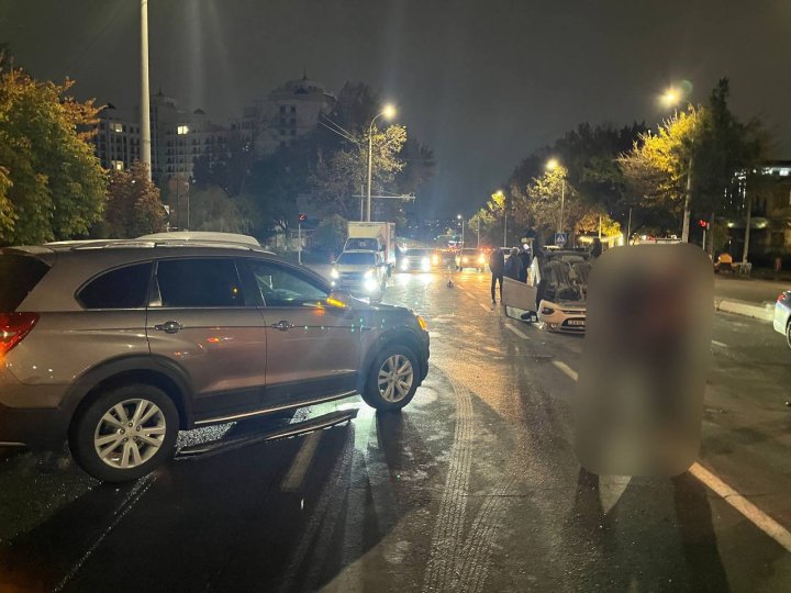 В Юнусабадском районе перевернулся автомобиль «Spark», водитель получил травмы