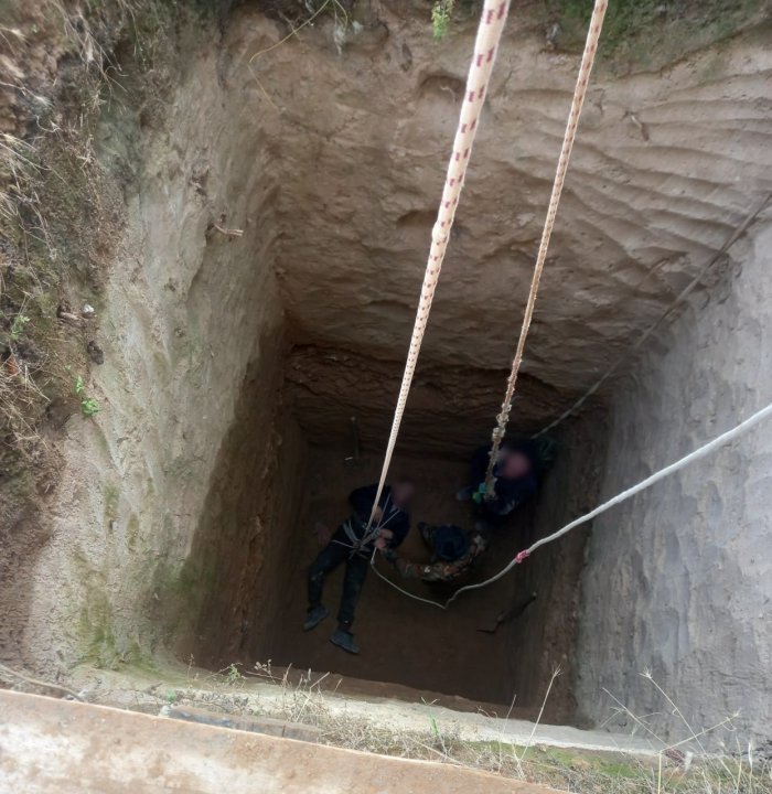 В Ташкентской области сотрудники МЧС спасли мужчину, который провалился в 5-метровую яму