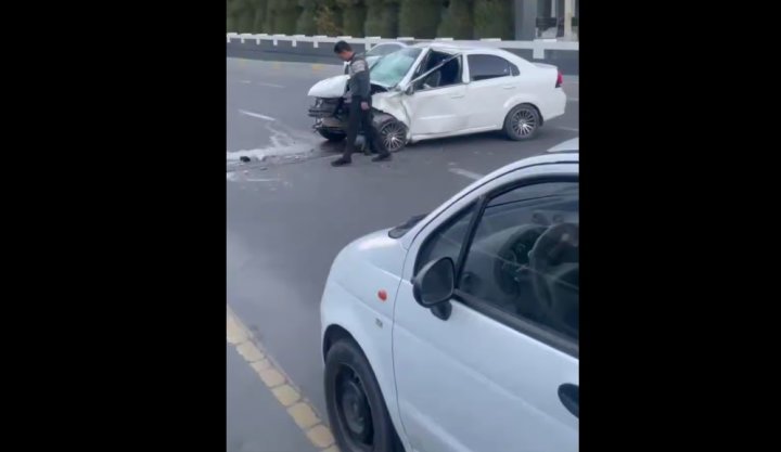 В Ташкенте водитель автомобиля «Nexia-3» не справился с управлением, есть пострадавший