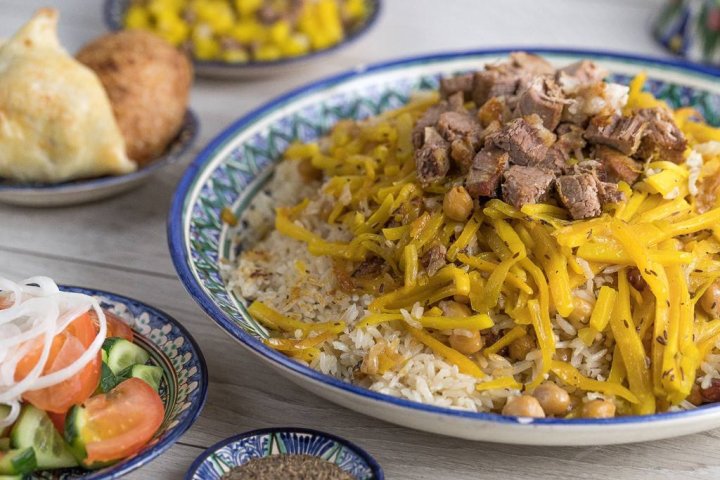 В Узбекистане рассказали, где продаётся самый дорогой и самый дешёвый плов