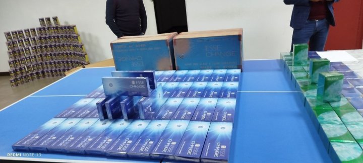 В Ташкенте задержали двух мужчин, которые торговали контрабандными сигаретами