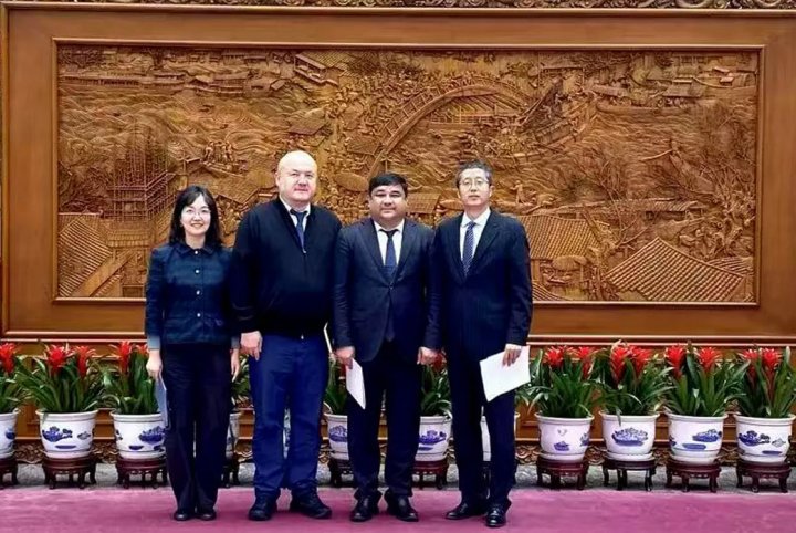 Узбекистан и Китай ведут переговоры об упрощении визового режима