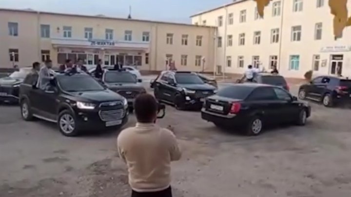 В Хорезме водителей свадебного кортежа, круживших на территории школы, привлекли к ответственности — видео