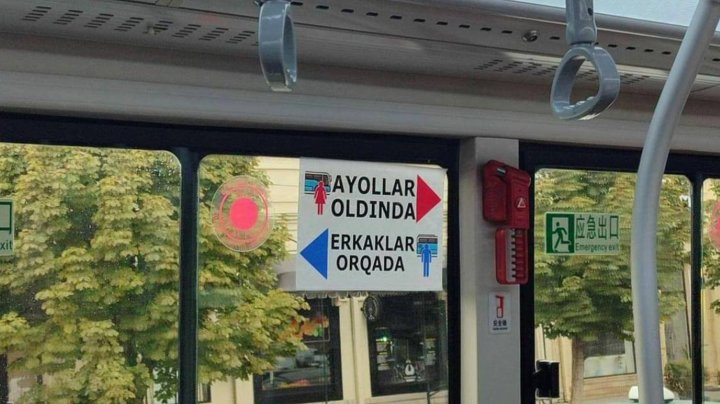 В Самарканде водитель повесил табличку, которая разделяла пассажиров по половому признаку