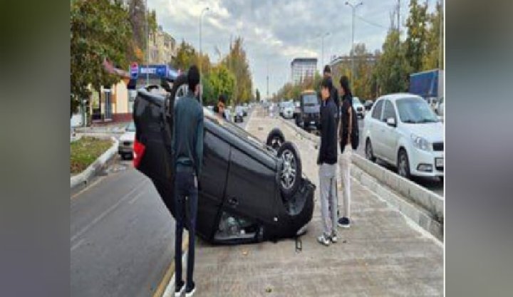 В Ташкенте водитель автомобиля «Nexia-3» потерял управление и перевернулся