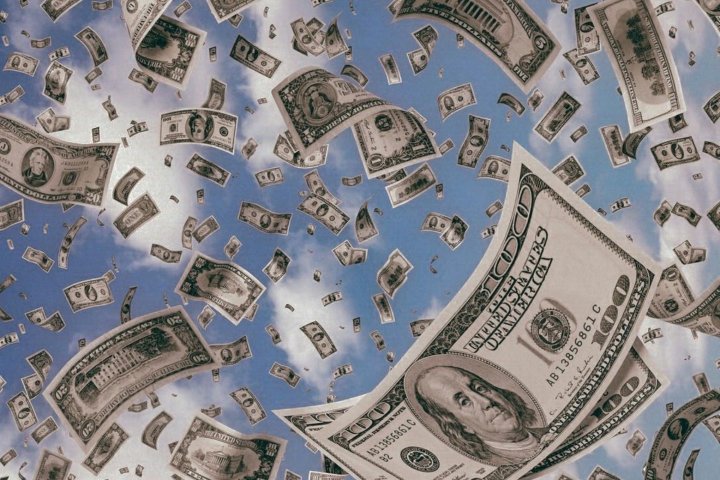 В Узбекистане продолжает расти курс доллара