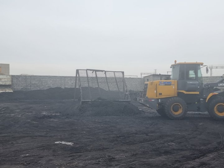 В Намангане и Хорезме сотрудники ООО «Кумир Таъминот» незаконно продавали уголь, выделенный для населения