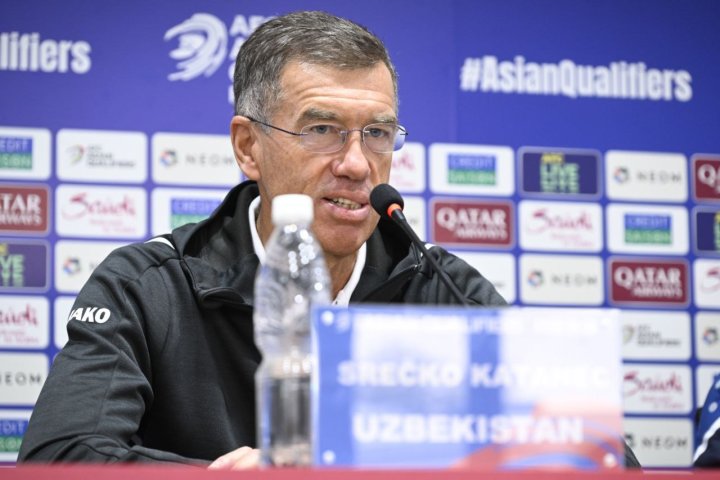 Главный тренер сборной Узбекистана, пропустивший прошлые матчи из-за болезни, отправился в Катар
