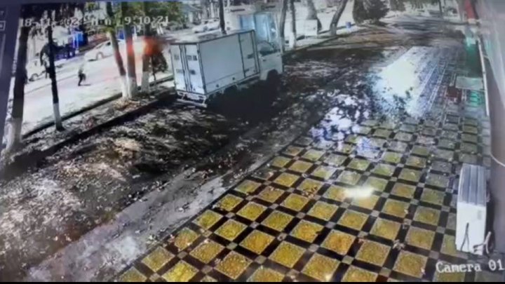 Появилось видео с места ДТП в Джизакской области, где погибли две несовершеннолетние девочки