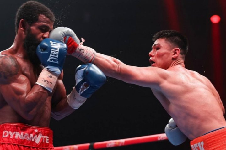 Узбекистанский боксёр Бектемир Меликузиев одержал победу над американцем Дэвидом Стивенсом