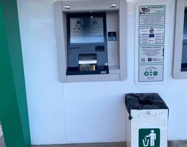 В Ташкенте трое мужчин смогли обменять фальшивые доллары в банкомате