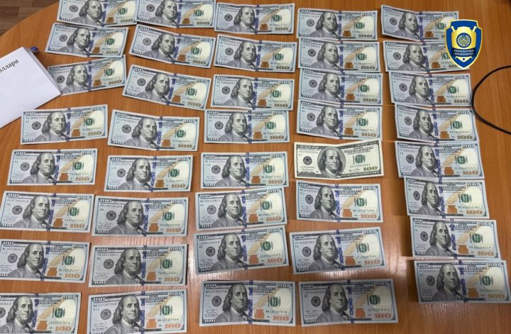 В Навоийской области задержали двух «валютчиков»