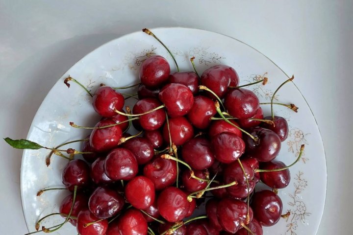 Не по карману: Черешня по цене золота взбудоражила узбекистанцев