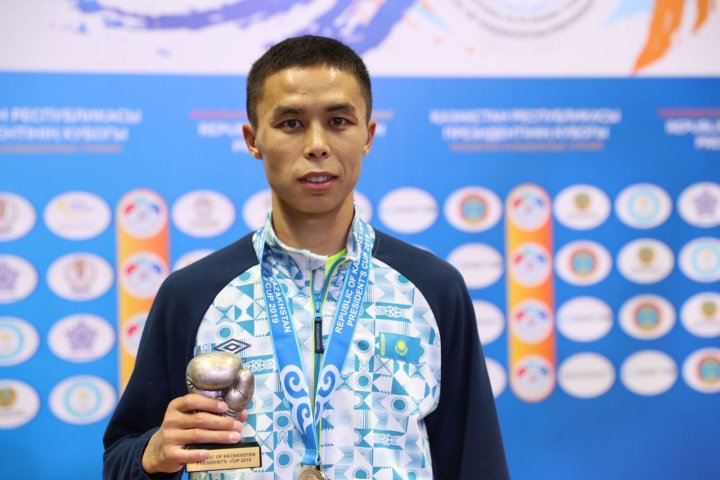 В Казахстане рассказали, почему их боксер проиграл узбекскому чемпиону