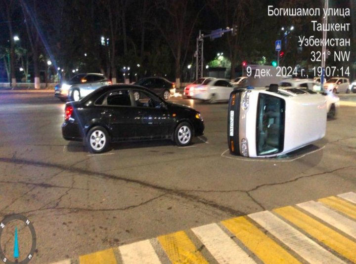 В Юнусабадском районе в результате ДТП опрокинулся автомобиль «Damas»